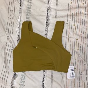 NWT Lululemon size 4 Nulu Cross-Front Yoga Bra